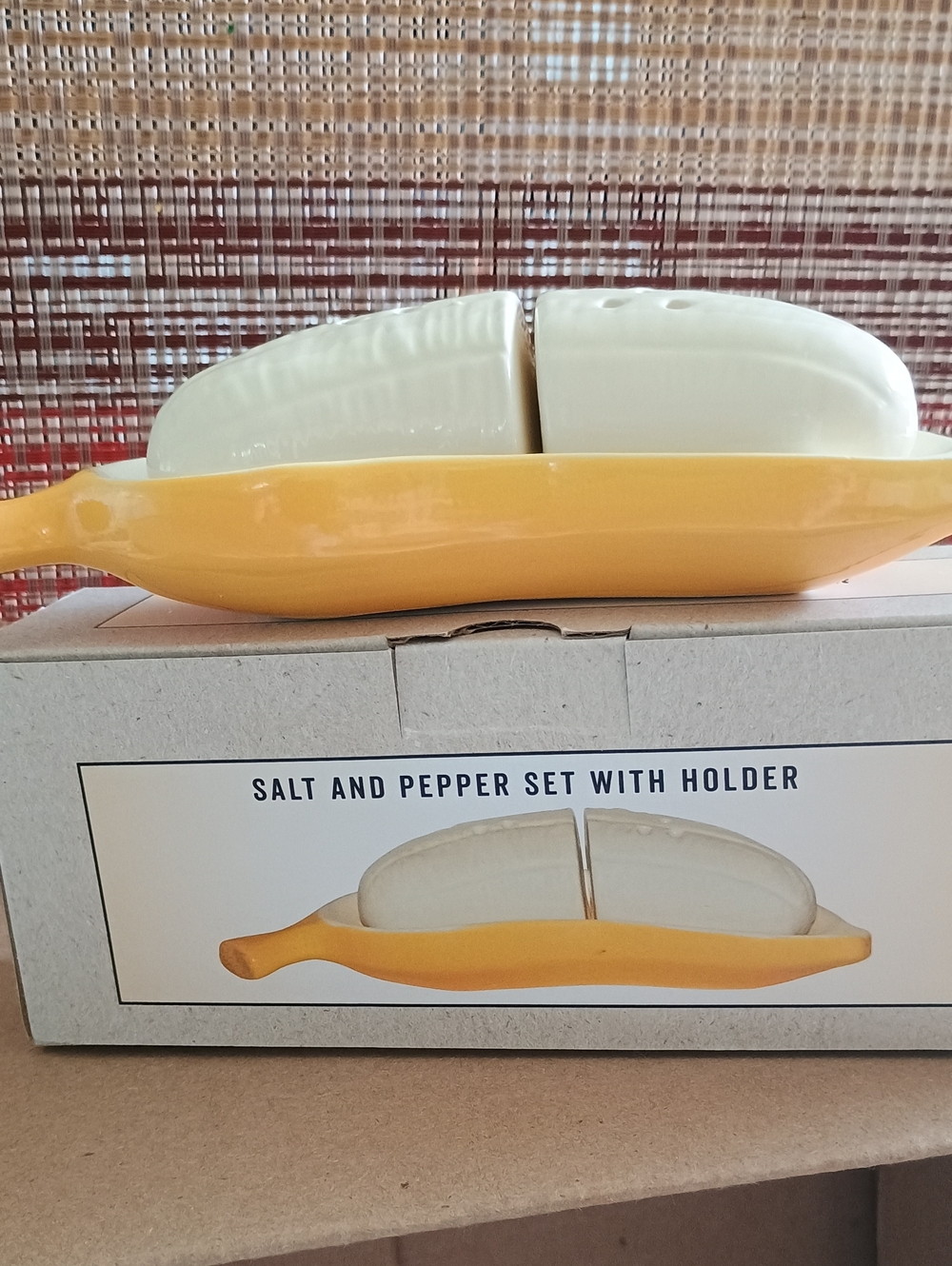 NWT Cracker Barrel Open Banana Salt & Pepper Shaker Set